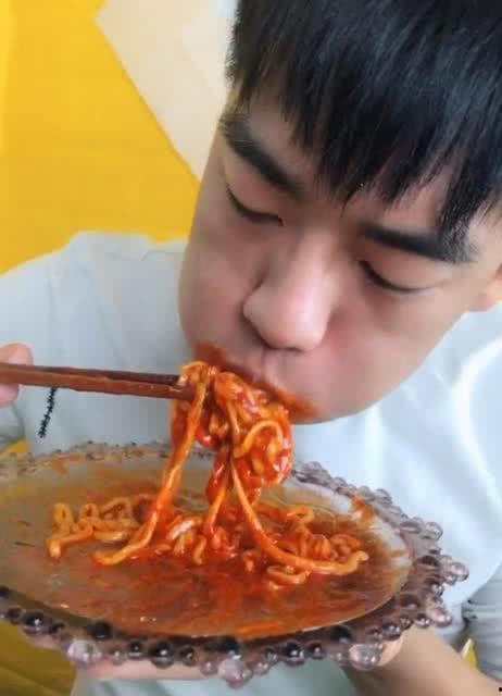 火鸡面的爆料吃法视频,颠覆味蕾的惊喜体验！  第2张